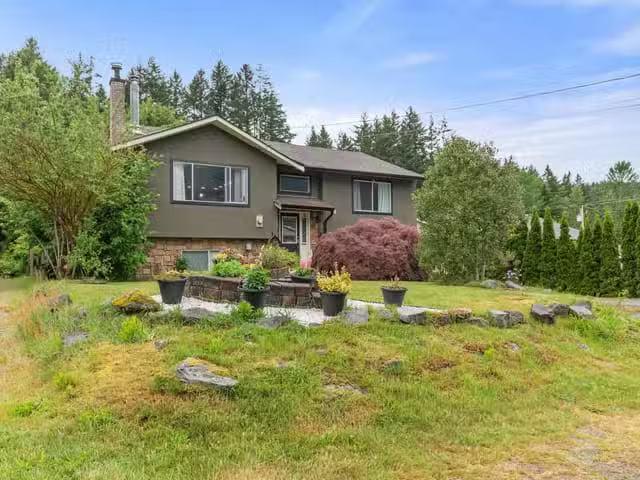 House for sale in Hope, Hope & Area, 21111 Lakeview Crescent.