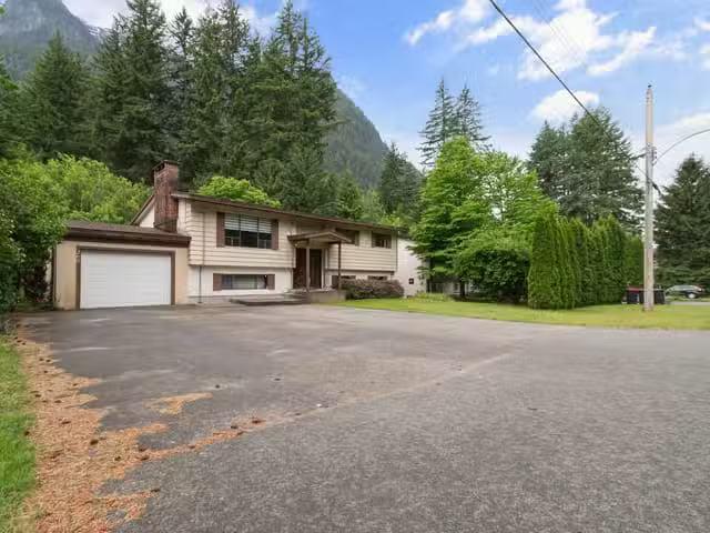 House for sale in Hope, Hope & Area, 260 Robertson Crescent, 2.