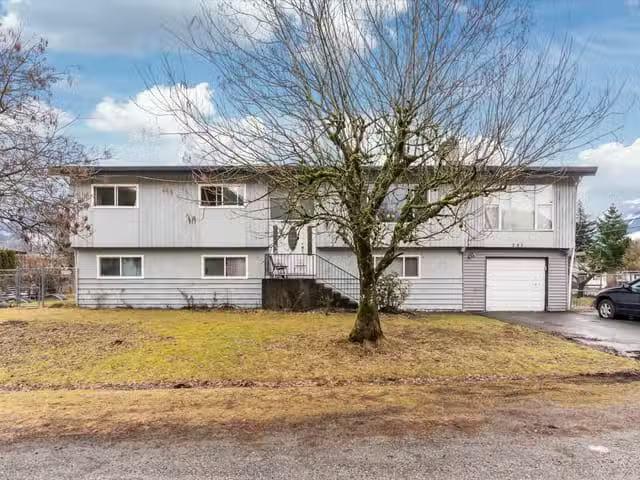House for sale in Hope, Hope & Area, 385 3rd Avenue, 263148153