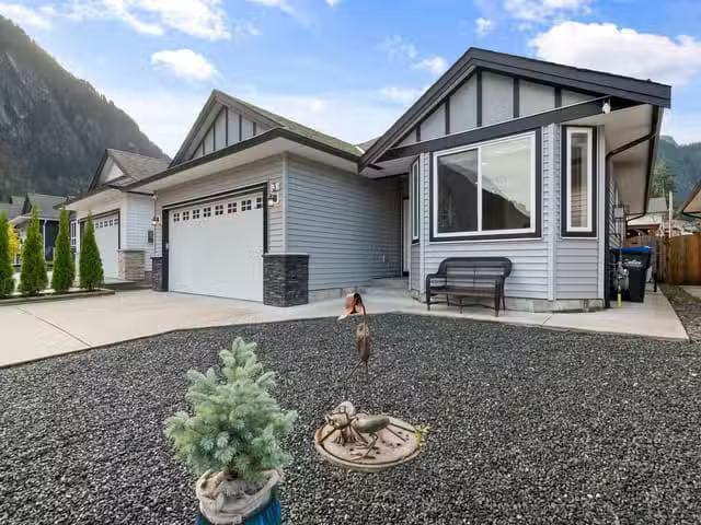 House for sale in Hope, Hope & Area, 3 20118 Beacon Road, 2631.