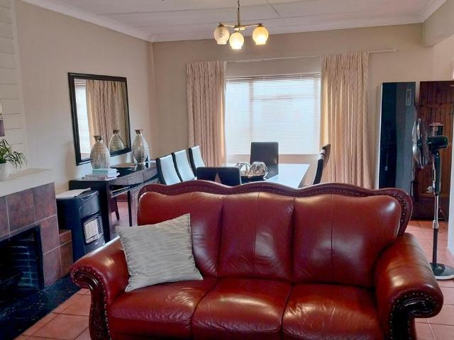 3 Bedroom house for sale in Hospitaalpark, Bloemfontein