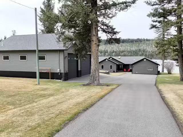 House for sale in Lac La Hache, 100 Mile House, 3556 Cabin Roa.