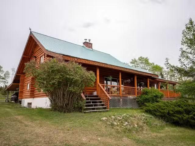 House for sale in Lac La Hache, 100 Mile House, 3711 Whitehors.