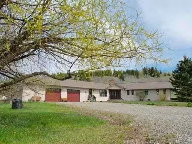 House for sale in Lac La Hache, 100 Mile House, 4221 Lodge Roa.