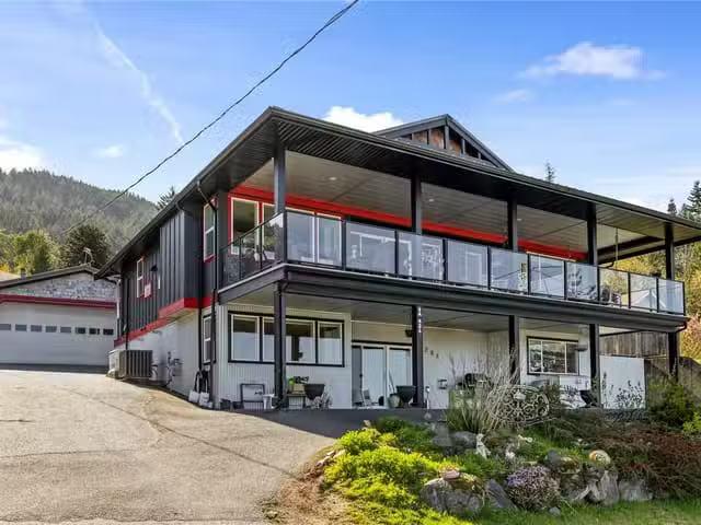 House for sale in Ladysmith, 426 Davis Rd, 1031723