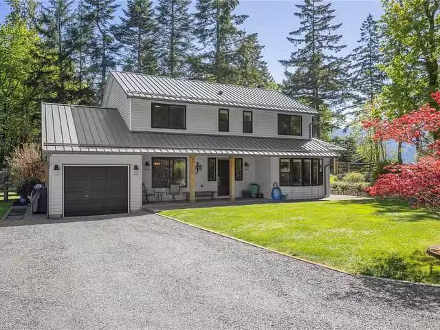 House for sale in Ladysmith, 4299 Entrance Ave, 1031155