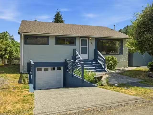 House for sale in Ladysmith, 423 Hambrook St, 1039060
