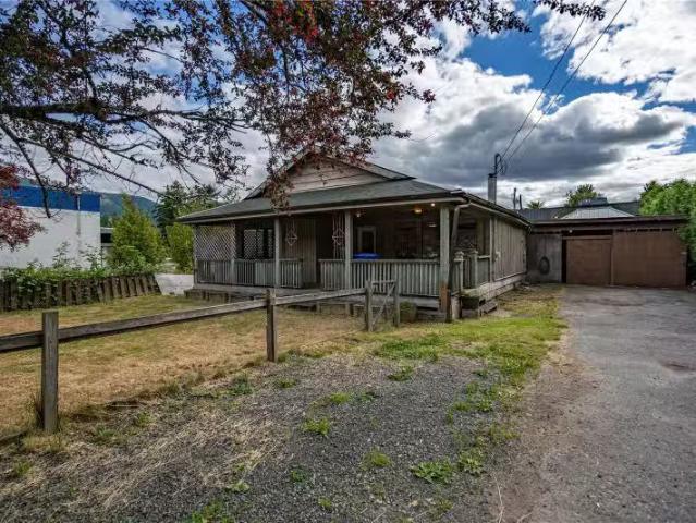House for sale in Lake Cowichan, Lake Cowichan, 98 Darnell Rd.