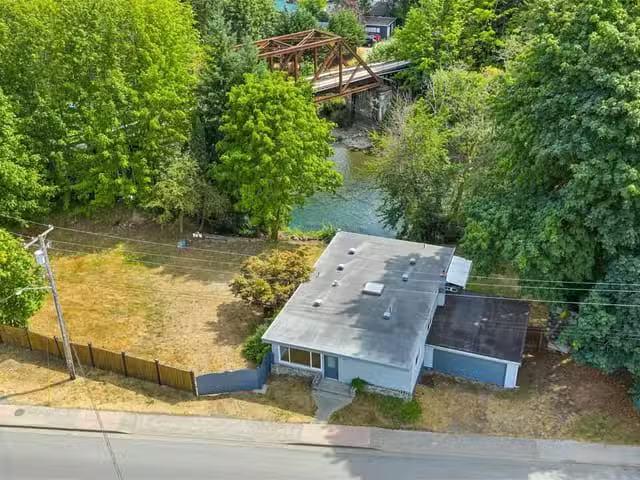 House for sale in Lake Cowichan, 160 Cowichan Lake Rd, 1037783