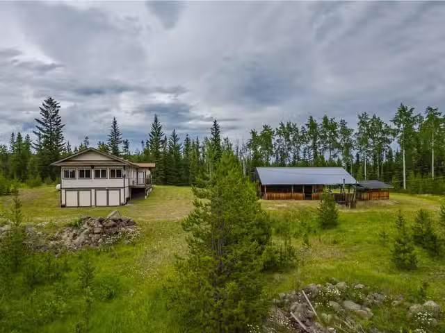 House for sale in Lone Butte, 100 Mile House, 5541 Little Fort.