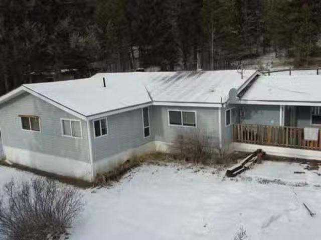 House for sale in Lone Butte, 100 Mile House, 6725 Fawn Creek.