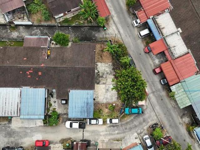 House For Sale In Lunas Corner Lot