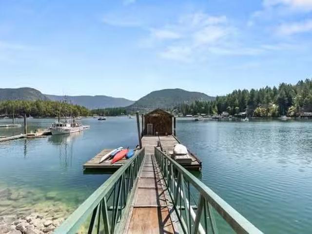 House for sale in Madeira Park, Sunshine Coast, 4371 Francis P.