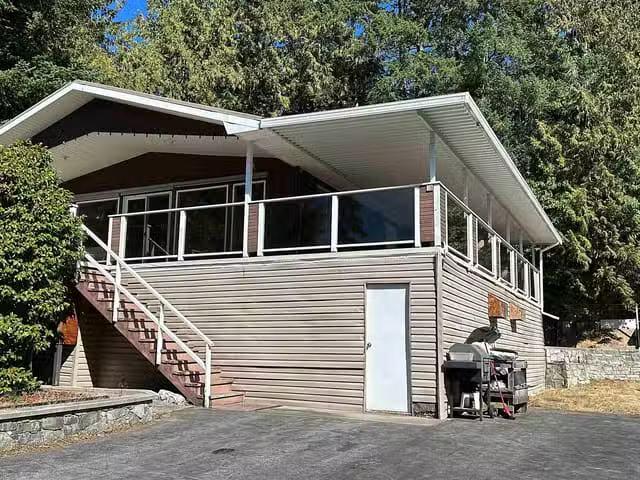 House for sale in Madeira Park, Sunshine Coast, 5092 Johnstone.
