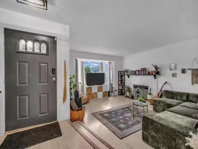 House for sale in Maple Ridge, Maple Ridge, 22641 Kendrick Loo.