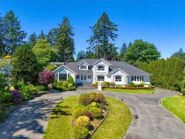 House for sale in Nanaimo, 2415 Departure Bay Rd, 1037370