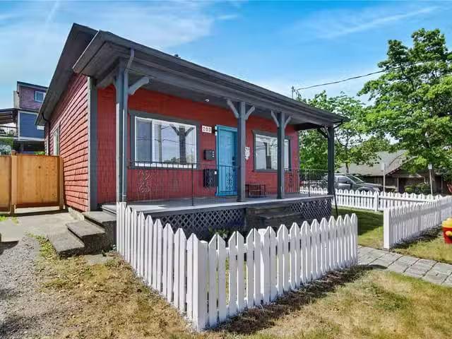 House for sale in Nanaimo, 203 Prideaux St, 1037216