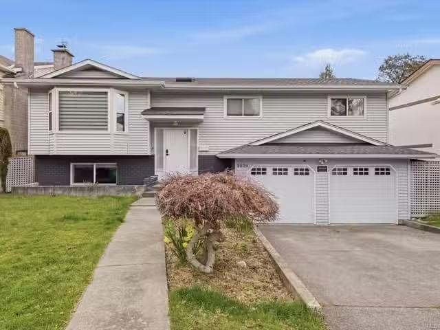 House for sale in Nanaimo, 2079 Bay St, 1034873