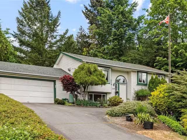 House for sale in Nanaimo, 2109 Lakeside Dr, 1037069