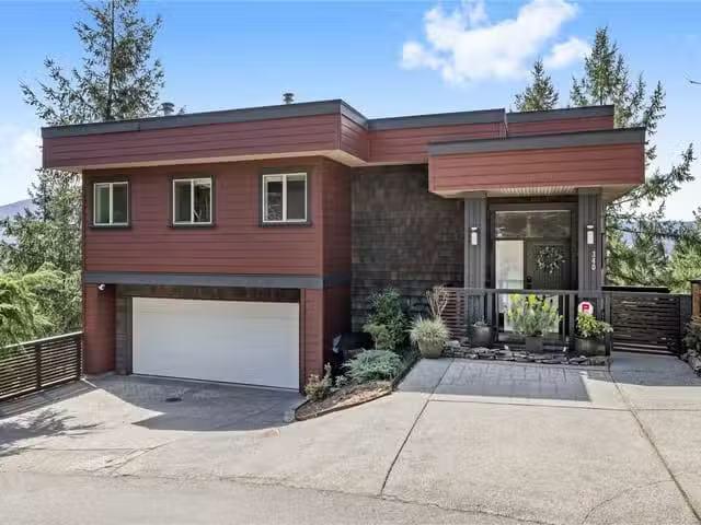 House for sale in Nanaimo, 340 Summit Dr, 1031371
