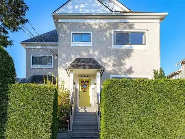 House for sale in Nanaimo, 377 Milton St, 1026195