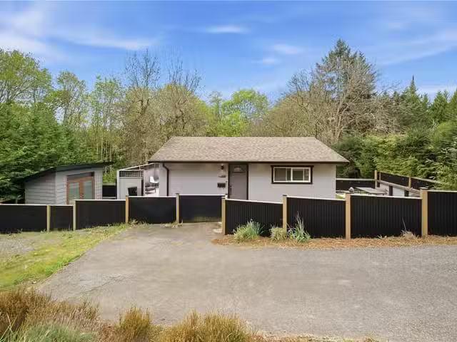 House for sale in Nanaimo, 3129 Departure Bay Rd, 1034664