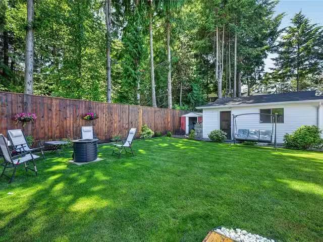 House for sale in Nanaimo, 6421 Portsmouth Rd, 1038799
