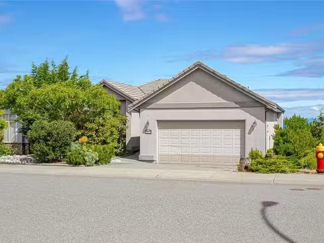 House for sale in Nanaimo, 6486 Peregrine Rd, 1040277