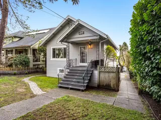 House for sale in New Westminster, New Westminster, 1408 Edinb.