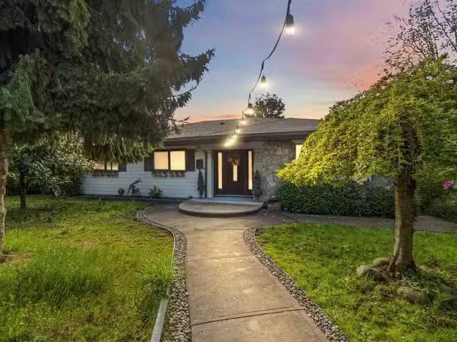 House for sale in New Westminster, New Westminster, 140 E Eigh.
