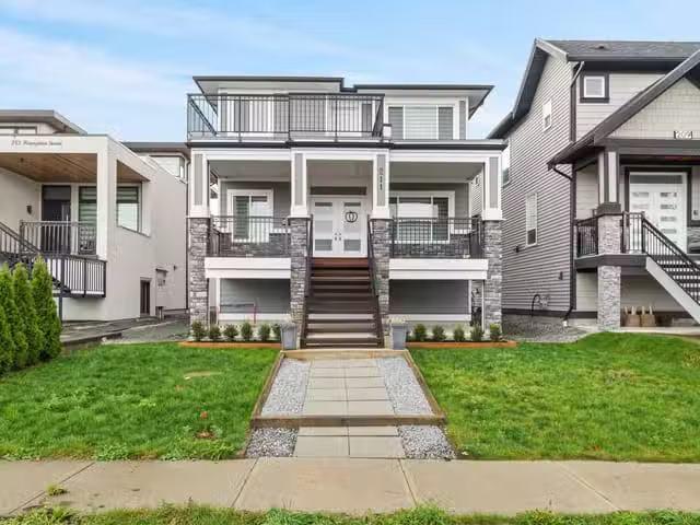 House for sale in New Westminster, New Westminster, 211 Hampto.