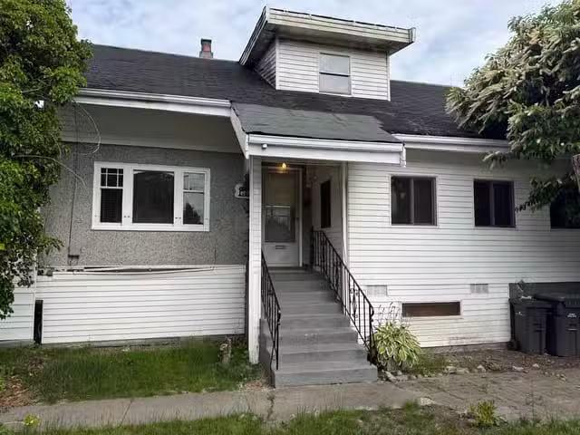 House for sale in New Westminster, New Westminster, 220 Devoy.