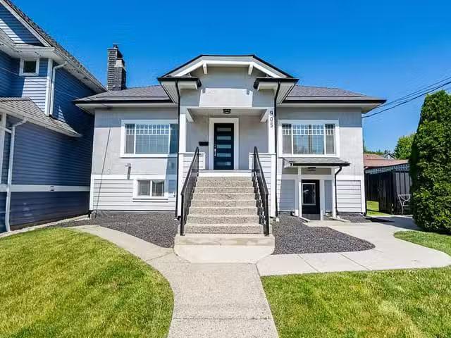 House for sale in New Westminster, New Westminster, 905 Edinbu.