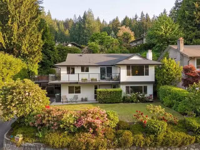 House for sale in North Vancouver, North Vancouver, 1438 Mc Na.