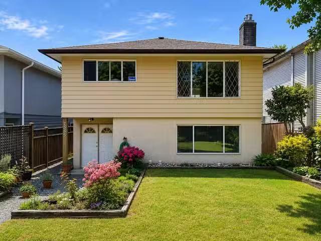 House for sale in North Vancouver, North Vancouver, 1555 Burri.