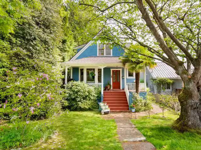 House for sale in North Vancouver, North Vancouver, 1560 Macgo.
