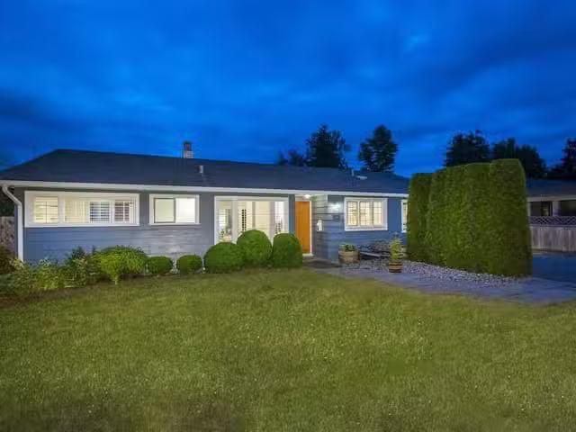 House for sale in North Vancouver, North Vancouver, 1567 Mc Br.