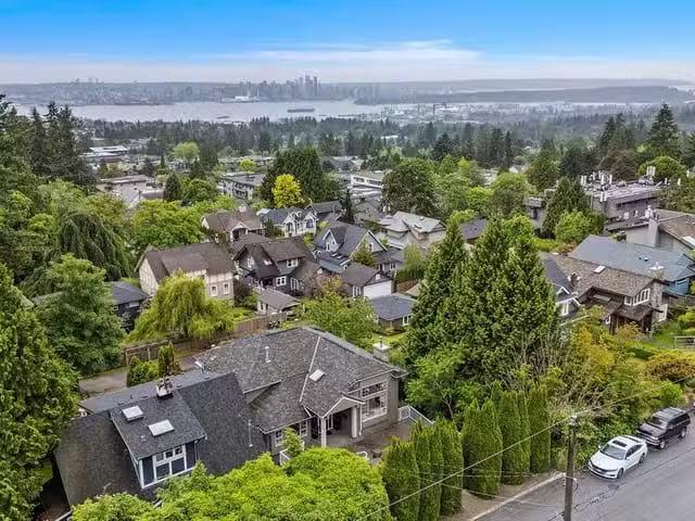House for sale in North Vancouver, North Vancouver, 163 E St..