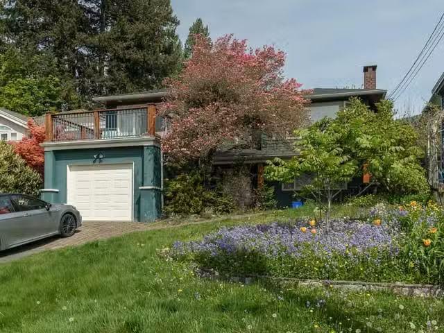 House for sale in North Vancouver, North Vancouver, 164 E Cari.