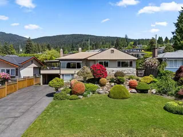House for sale in North Vancouver, North Vancouver, 170 Carisb.
