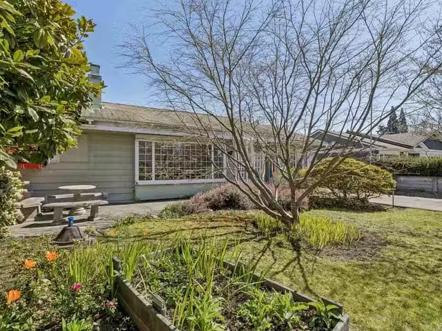 House for sale in North Vancouver, North Vancouver, 1222 Rosew.