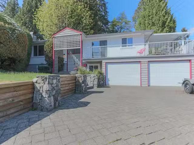 House for sale in North Vancouver, North Vancouver, 1352 E 16t.