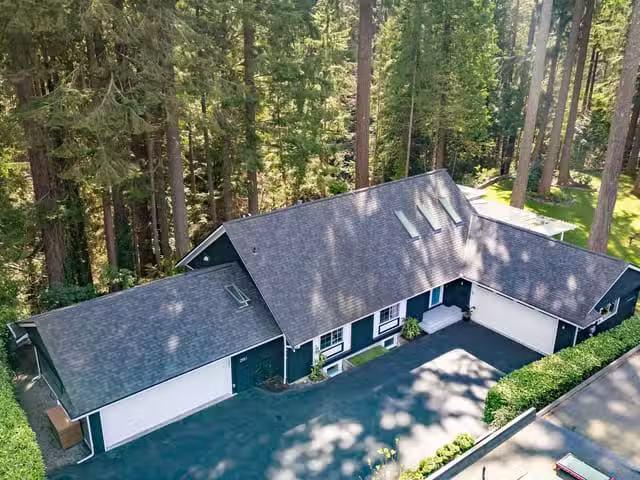 House for sale in North Vancouver, North Vancouver, 2551 Hyann.