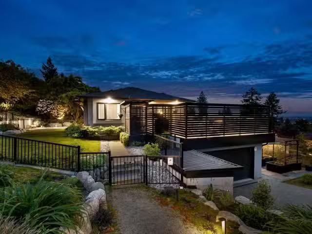 House for sale in North Vancouver, North Vancouver, 255 Sandri.