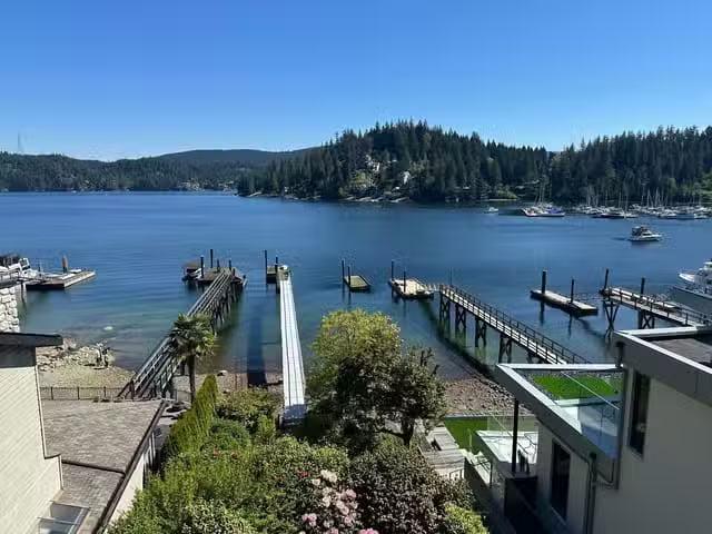 House for sale in North Vancouver, North Vancouver, 2588 Panor.