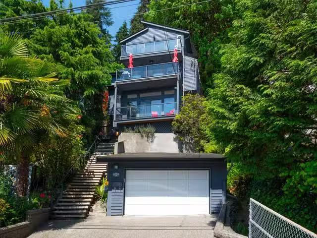 House for sale in North Vancouver, North Vancouver, 2643 Panor.