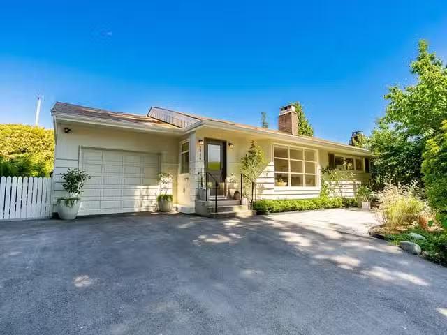 House for sale in North Vancouver, North Vancouver, 2784 Cresc.