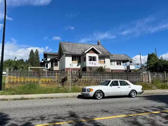 House for sale in North Vancouver, North Vancouver, 203 E 22nd.