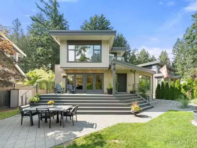 House for sale in North Vancouver, North Vancouver, 2025 Macka.