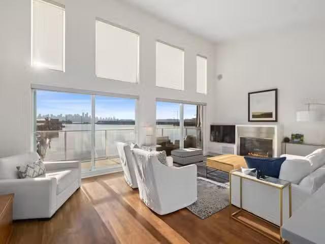 House for sale in North Vancouver, North Vancouver, 20 415 W E.